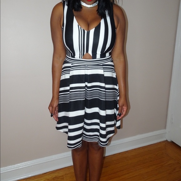 Alternating Striped Flare Dress - Picture 2 of 3