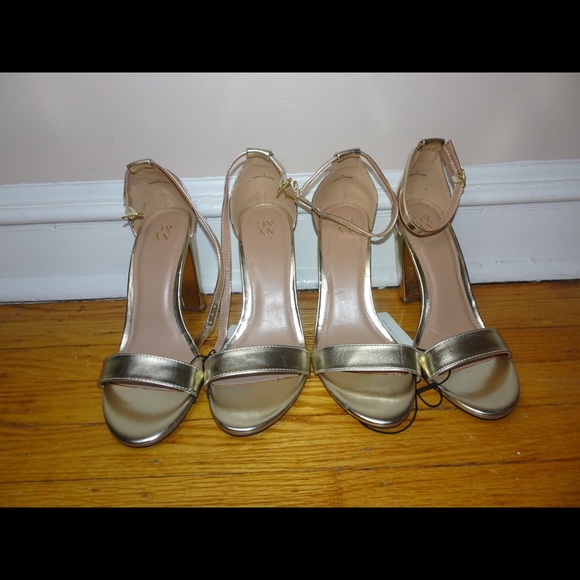 NEVER WORN Gold Chunk Heel Sandals - Picture 2 of 6