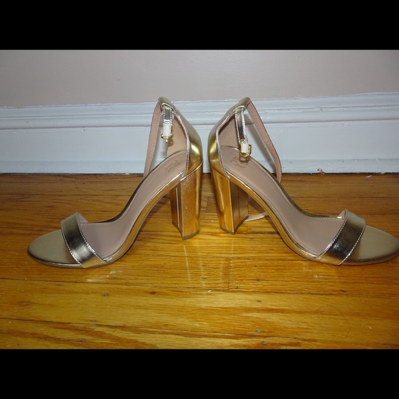 NEVER WORN Gold Chunk Heel Sandals - Picture 3 of 6