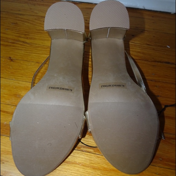 NEVER WORN Gold Chunk Heel Sandals - Picture 4 of 6