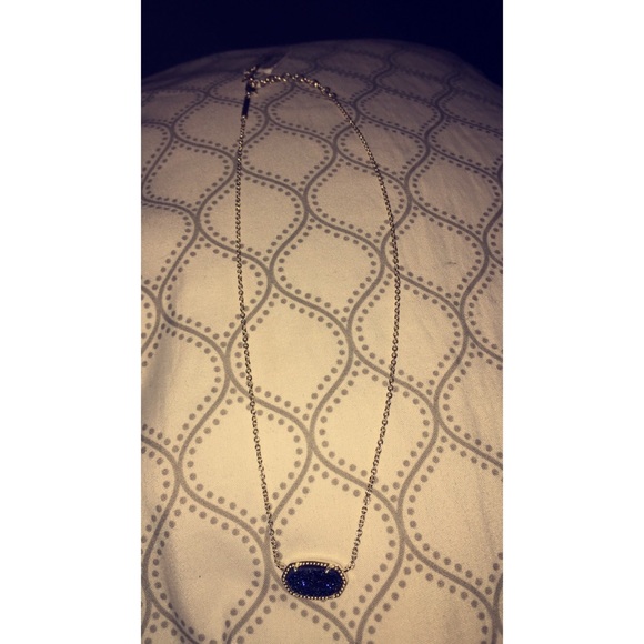 Kendra Scott necklace