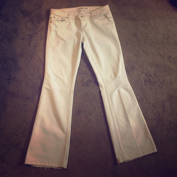White bootcut jeans !!