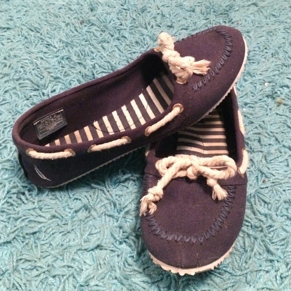 Nautica size 8 Blue Flats