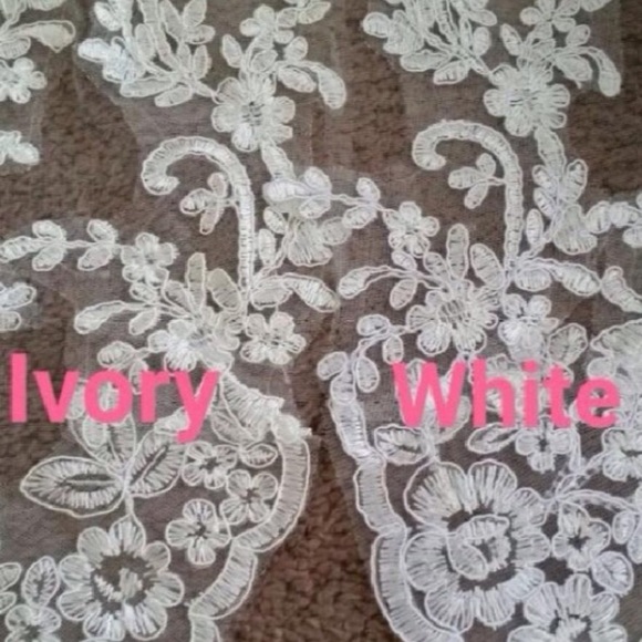 Beautiful lace veil 💕 - Picture 4 of 7