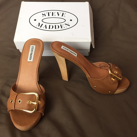 NWT Steve Madden tan heels