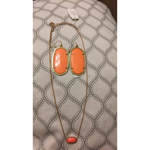 Kendra Scott necklace and earrings