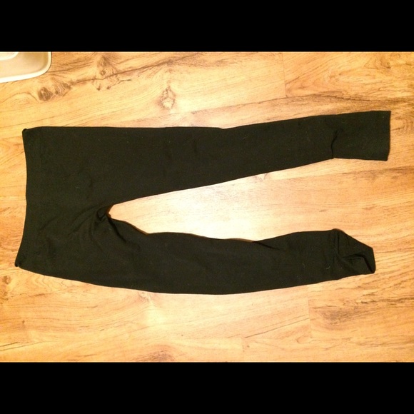 Basic black leggings