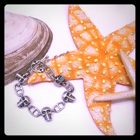 Jewelry - 💕💕Silver Skull Bracelet with Bone Toggle💕💕