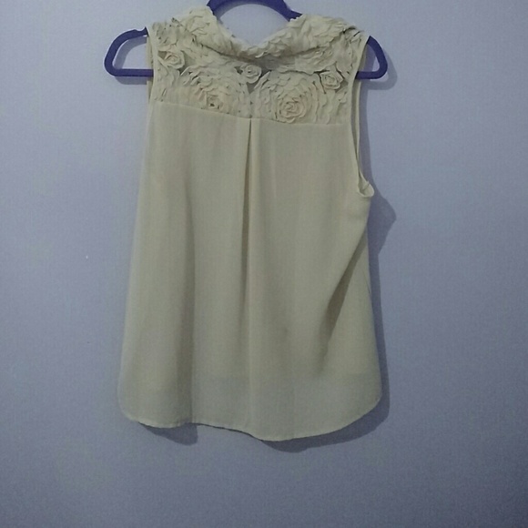 Cute top - Picture 2 of 3