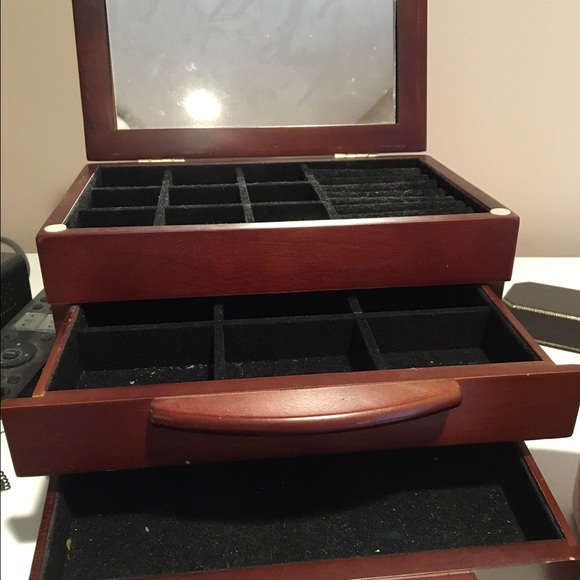 Wooden jewelry box