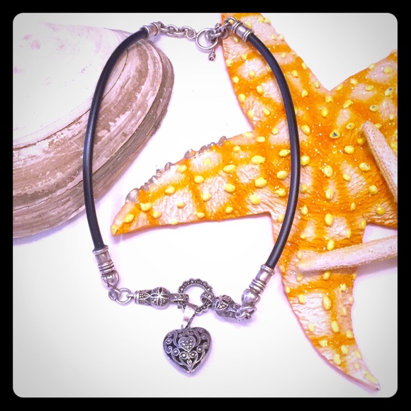 Jewelry - 💕💕Silver & Black Heart Choker with Toggle💕💕