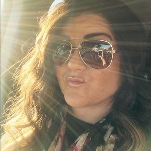 Meet your Posher, Emilie