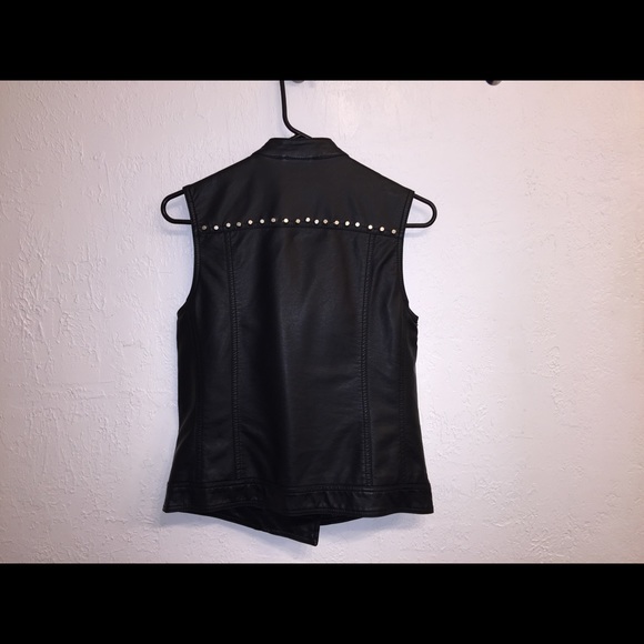 Leather looking vest - Picture 2 of 3