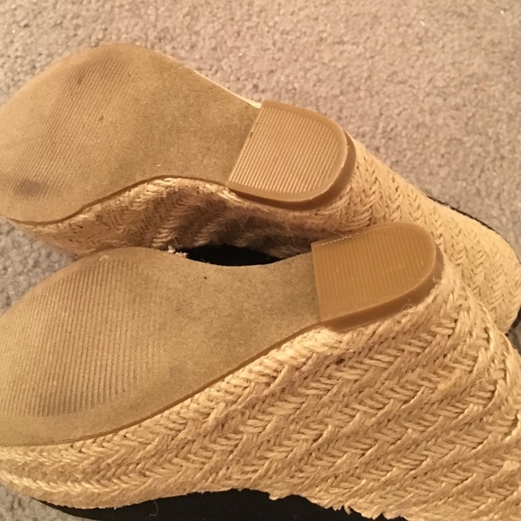 SHOES BLACK IN EXCELLENT CONDITION SZ 7 1/2 🌺🌺 - Picture 3 of 4