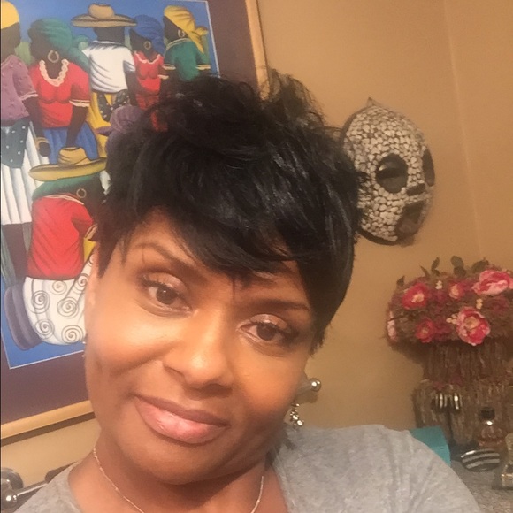 Meet your Posher, Monica