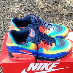 NIKE AIR MAX 90 ULTRA ESSENTIAL SIZE 7Y