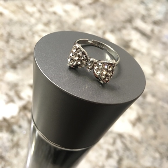 Adorable bow ring ππ - Picture 2 of 3