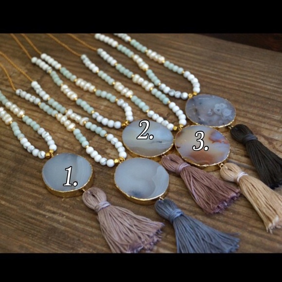 ❗️SALE❗️Natural Agate Stone Tassel Necklace - Picture 2 of 3