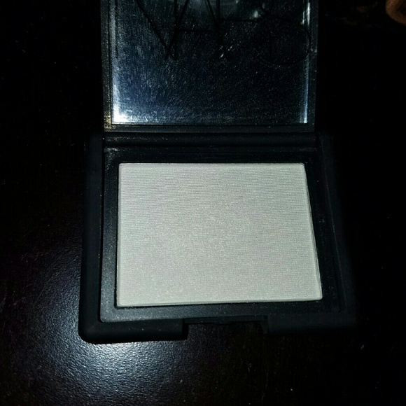 Nars albatross highlighter - Picture 2 of 2