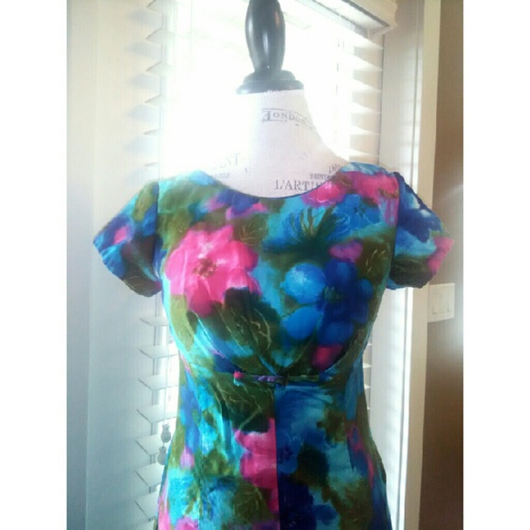 Floral Vintage Gown - Picture 2 of 5