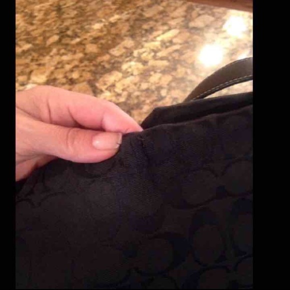 Black bucket style signature coach - Picture 3 of 4