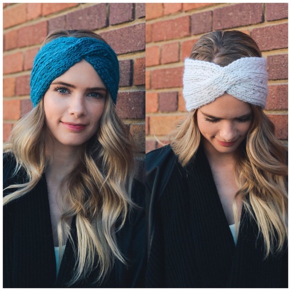 ❗️CLEARANCE ❗️Twisted Knitted Headband - Picture 3 of 4
