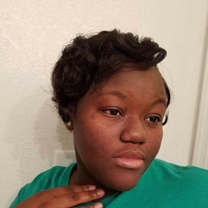 Meet your Posher, Alexis