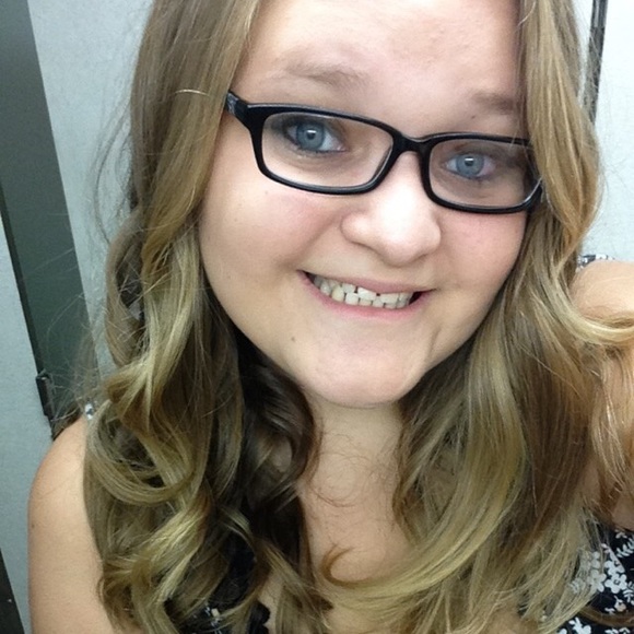Meet your Posher, Allysa - Picture 1 of 1