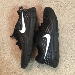 Black Nike 6Y