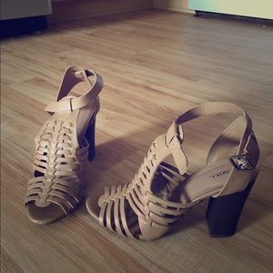 *Like New* Brown woven heeled sandals
