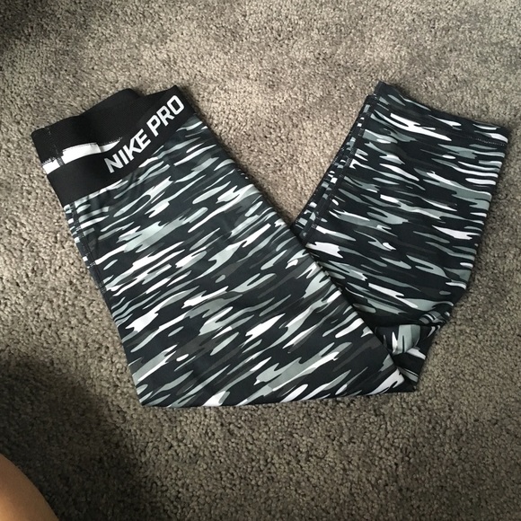 Nike Pants - Camo Nike Pro Capris