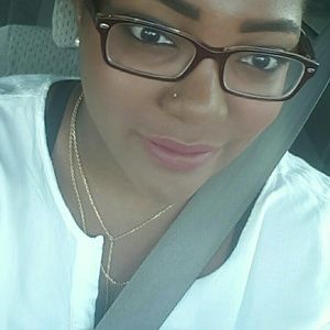 Meet your Posher, Ebony