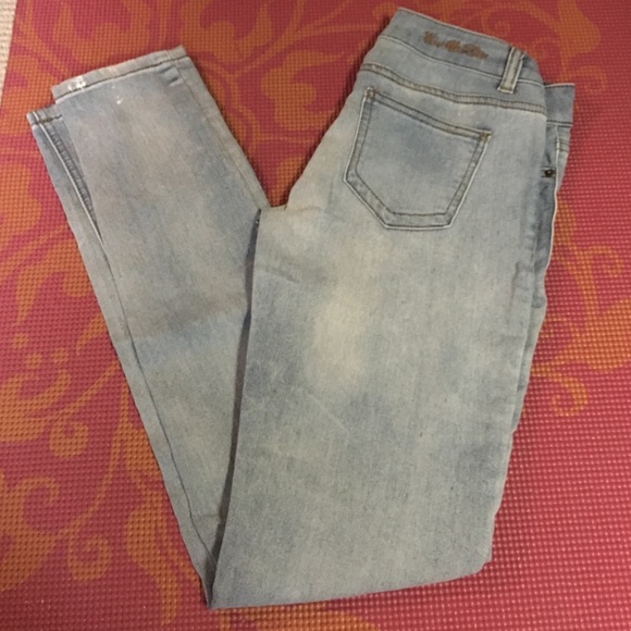 Light wash super stretchy skinny jeans