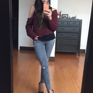 Brandy❤️Melville off the should crop sweater