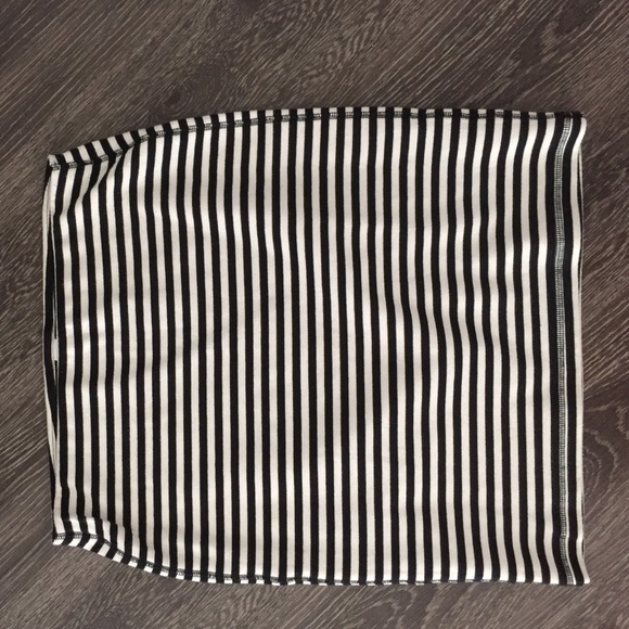 SOLD in bundle 💕HP💕Old Navy black & white skirt - Picture 2 of 3
