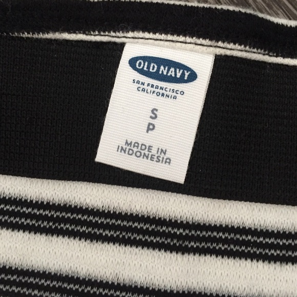 SOLD in bundle 💕HP💕Old Navy black & white skirt - Picture 3 of 3