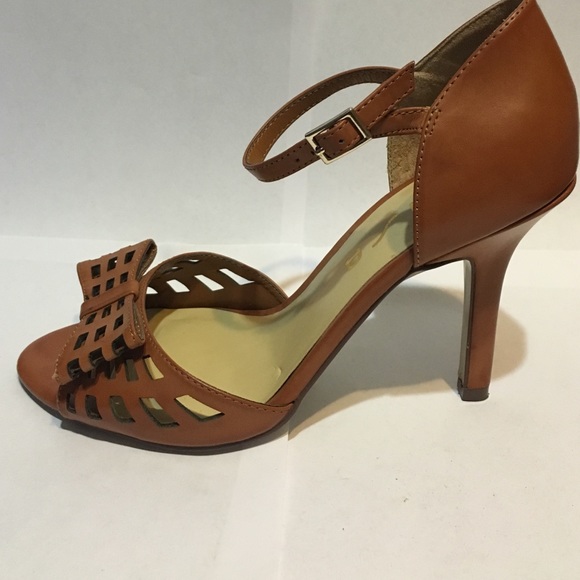 "Closet Clear Out" Unisa heels