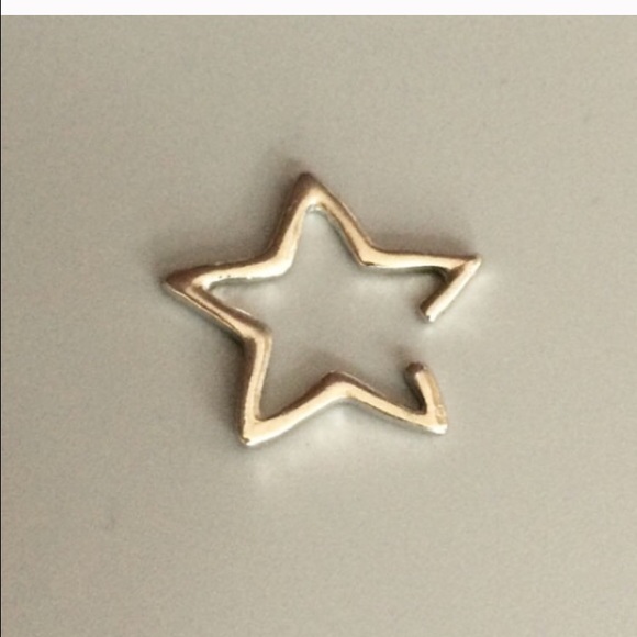5 for $25 Star clip earring - Picture 2 of 4