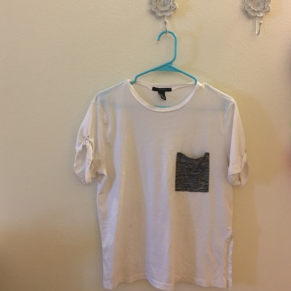 White t-shirt with cute sides & grey pocket