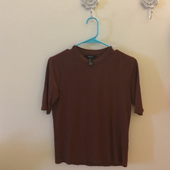 Brown/rust colored t-shirt