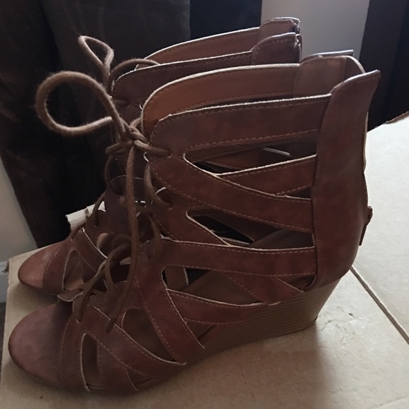 Beatiful Charlotte Russe ! Style noelle!