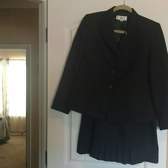 Classic navy blue vest suit petite
