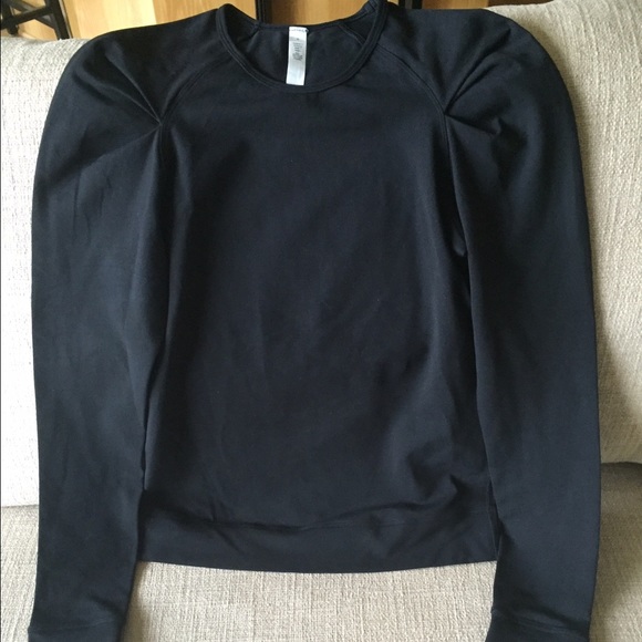 Luluemon top NWOT size 6