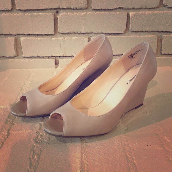 Liz Clairborne nude wedges