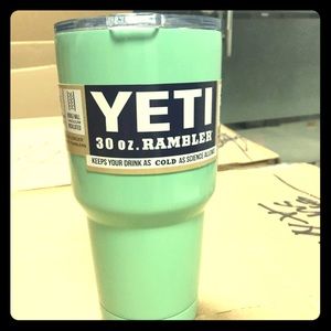 Nwt mint 30 oz Yeti insulated cup