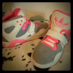 Adidas Roundhouse
