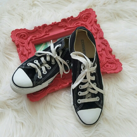 Black Converse Chuck Taylor low top