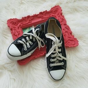 Black Converse Chuck Taylor low top