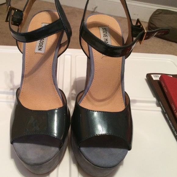 Size 9.5 blue/dark blue Steven madden platforms - Picture 3 of 4