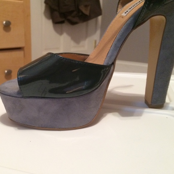 Size 9.5 blue/dark blue Steven madden platforms - Picture 4 of 4